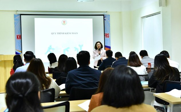 Khai giảng các lớp bồi dưỡng về kiểm toán doanh nghiệp và hệ thống pháp luật