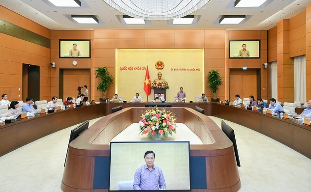 Ủy ban Thường vụ Quốc hội cho ý kiến về: Dự thảo Nghị quyết của Quốc hội thí điểm cấp quyền lựa chọn sử dụng biển số ô tô thông qua đấu giá