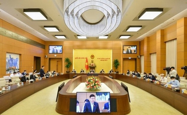 Uỷ ban Thường vụ Quốc hội cho ý kiến về Luật Kinh doanh bảo hiểm (sửa đổi)