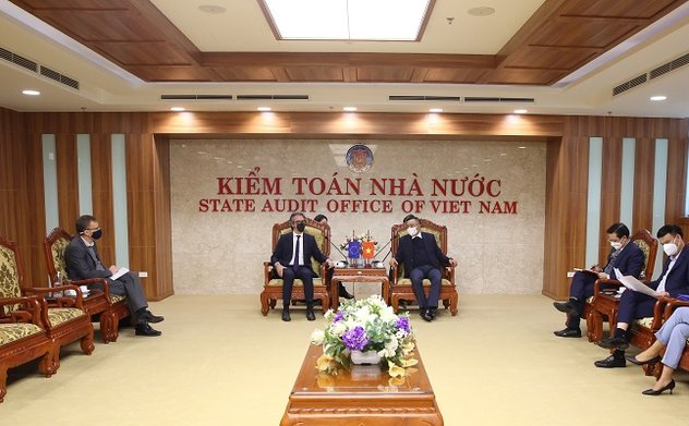 Ủy viên Trung ương Đảng,   Tổng Kiểm toán nhà nước Trần Sỹ Thanh tiếp Đại sứ Trưởng phái đoàn Liên minh châu Âu tại Việt Nam