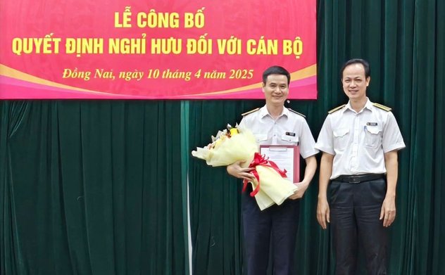 Kiểm toán nhà nước khu vực XIII trao Quyết định nghỉ hưu trước tuổi cho kiểm toán viên