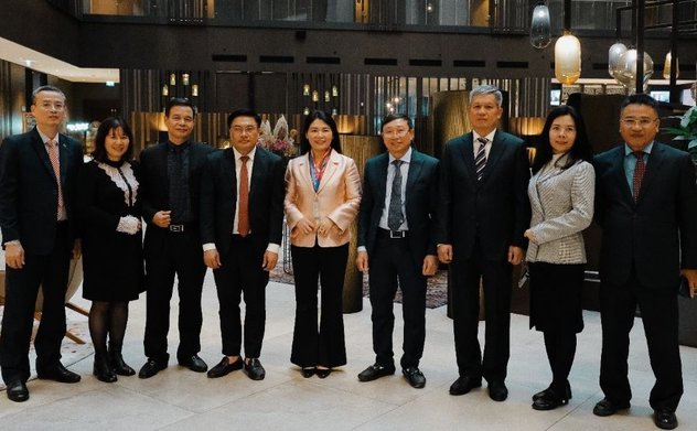 Phó Tổng Kiểm toán nhà nước Hà Thị Mỹ Dung trao đổi với các SAI, các tổ chức quốc tế tham dự Hội nghị thượng đỉnh toàn cầu IDI